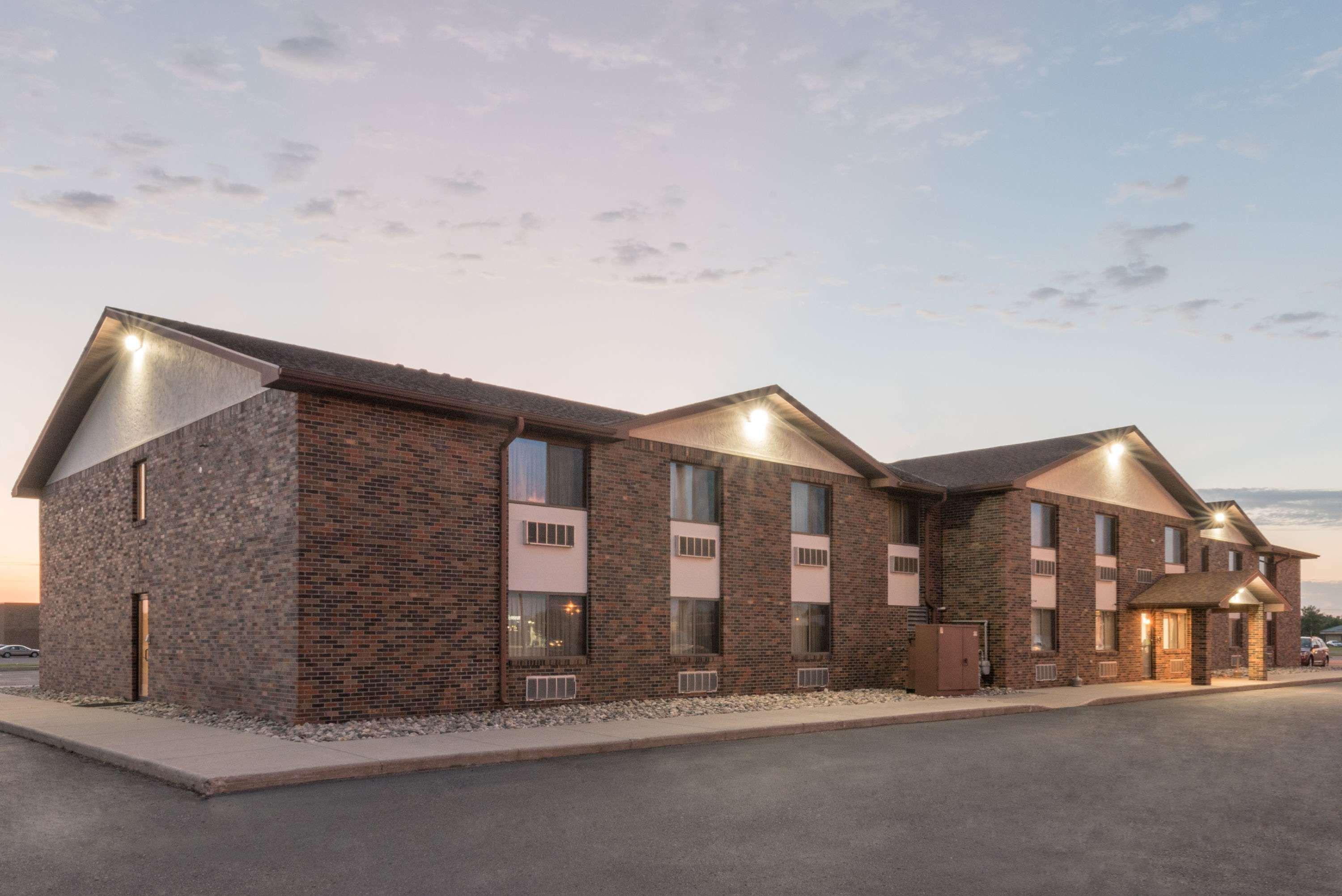 Hotel Super 8 By Wyndham Perham Exteriér fotografie